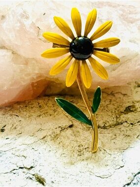 Vintage Cottagecore Yellow Daisy Enamel Flower Brooch